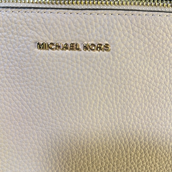Michael Kors Pink small handbag - Picture 2 of 4
